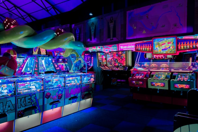 An arcade with many arcade machines
